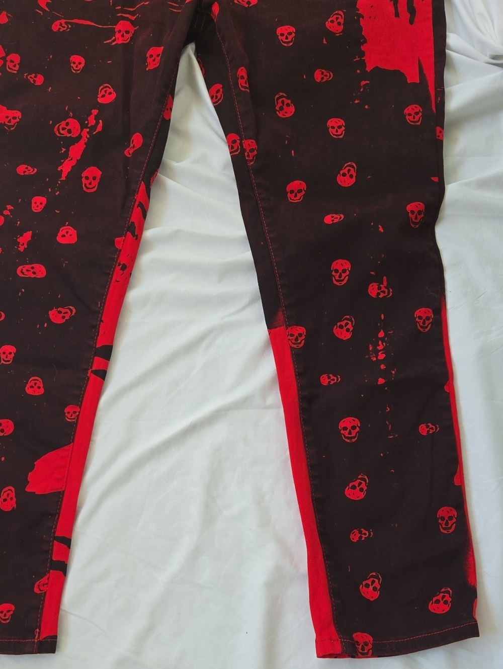 Men's Black Jeans With Multiple Bright Red Skull Graphics All Over Front&Back. - Picture 8 of 16